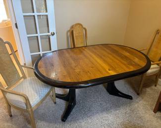 Two Tone Oak Table w Leaf $200.00.   41”-65”L 42”W 29”T