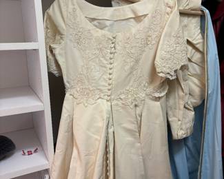 Vintage Romance Brides Wedding Dress w train size 10-12 $ 100.00