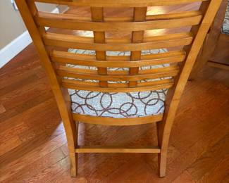 Kincaid Dinning Table 6 Chairs 1 leaf wood $600.00 set.  Table: 64”-84”W 44”D 30”T. Chairs: 20”W 19”D 39.5” T