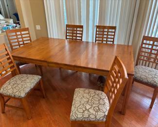 Kincaid Dinning Table 6 Chairs 1 leaf wood $600.00 set.  Table: 64”-84”W 44”D 30”T. Chairs: 20”W 19”D 39.5” T