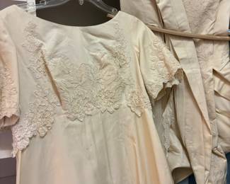 Vintage Romance Brides Wedding Dress w train size 10-12 $ 100.00