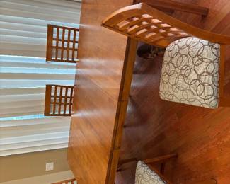 Kincaid Dinning Table 6 Chairs 1 leaf wood $600.00 set.  Table: 64”-84”W 44”D 30”T. Chairs: 20”W 19”D 39.5” T