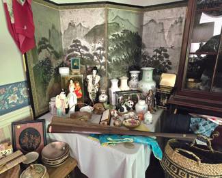 Oriental vases, misc items, oriental screen, 