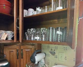 Kitchen items, corning ware, pyrex