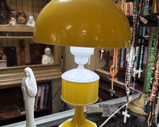 Underwriter's Laboratories MCM Portable enameled lamp