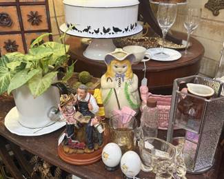 cake stand with cover, figurines, glassware