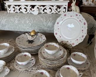Vintage china set in the Heritage pattern