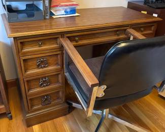337 woodpedestaldeskchairandofficesupp