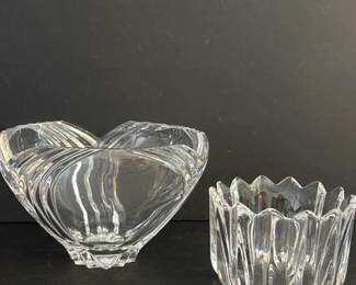 076 pairofcrystalcutglassbowls