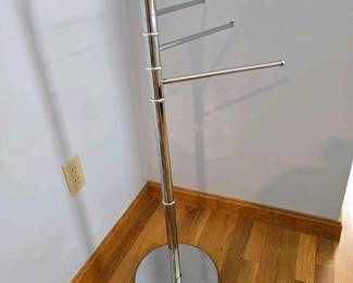 417 chromefreestandingtowelrack3fixeda