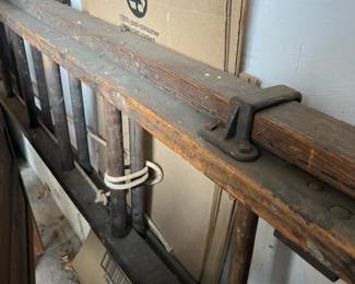 019 vintagewoodenextensionladder