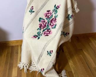 217 vintagehandmadefloralrosepatterncro