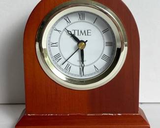 197 smallwoodenmanteltableclock