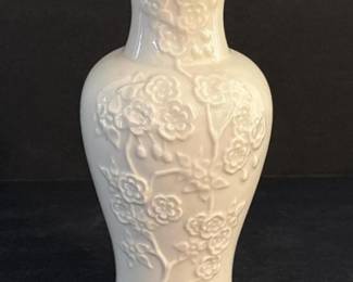 066 lenoxspecialembossedfloralporcelain