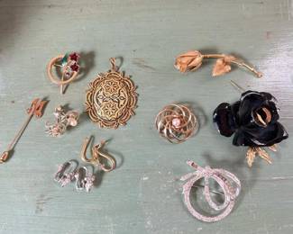 405 mixedvintagebroochlotcorotrifarikr