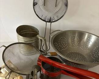 465 mixedvintagekitchenutensillot