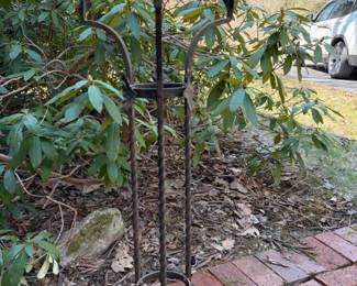 579 vintagestyleornatewroughtironstand