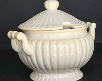 126 vintageceramicsouptureenwithhandles
