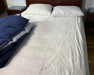 284 queenbedwithornatecarvedwoodheadbo