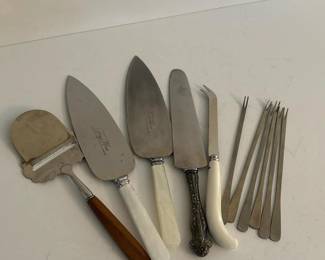 377 vintagemixedstainlesssteelservingut