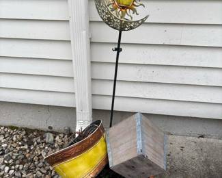 057 gardenplanterlot
