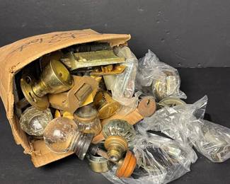 020 variousvintageglassbrassdoorknobsl