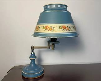252 vintagebluetolewareswingarmtablela
