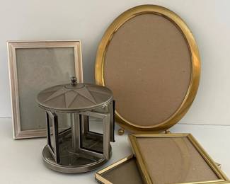 099 fiveassortedtabletoppictureframes