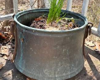 259 largeantiquecoppercauldronwithiron