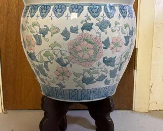 362 largechinesestyleceramicpotwithflo