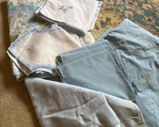 329 vintageembroideredtablelinens