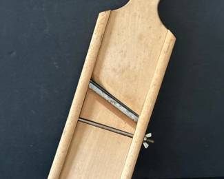 461 vintagewoodenmandolinevegetableslice