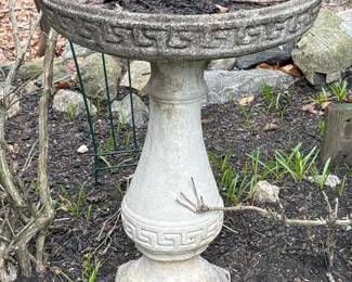 055 concretetwopiecegreekkeybirdbath