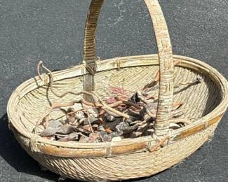 101 handwovenovalbasketwithmixeddriftw