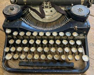 064 underwoodstandardportabletypewriter