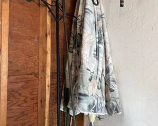 318 patioumbrellaandshepherdshooks
