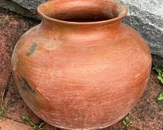 338 roundbodiedterracottaclaypot