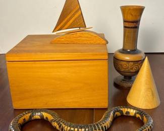 436 handcraftedwoodendecorativepiecesbox