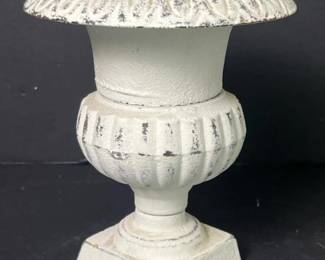 141 smallwhitemetalvintagestyledecorati