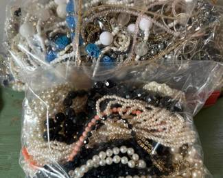 017 over4poundsofcostumejewelrymanybe