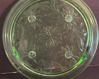 065 vintagegreendepressionglassfootedse