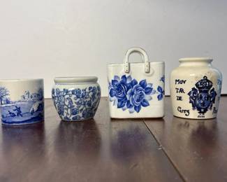 434 foursmallblueandwhiteceramicpieces