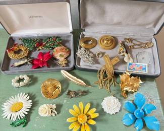 327 vintagemixedcostumebroochpinlotena