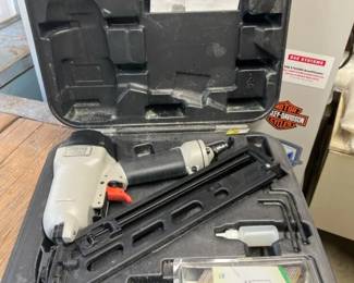 057 portercableangledfinishnailerwithc