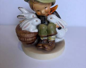 181 goebelhummelfigurine5870boywithrab