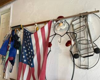 317 mixeddecorumbrellasbagsandflag