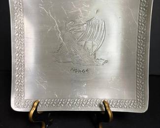 175 norwegiandecorativemetaltraywithvik