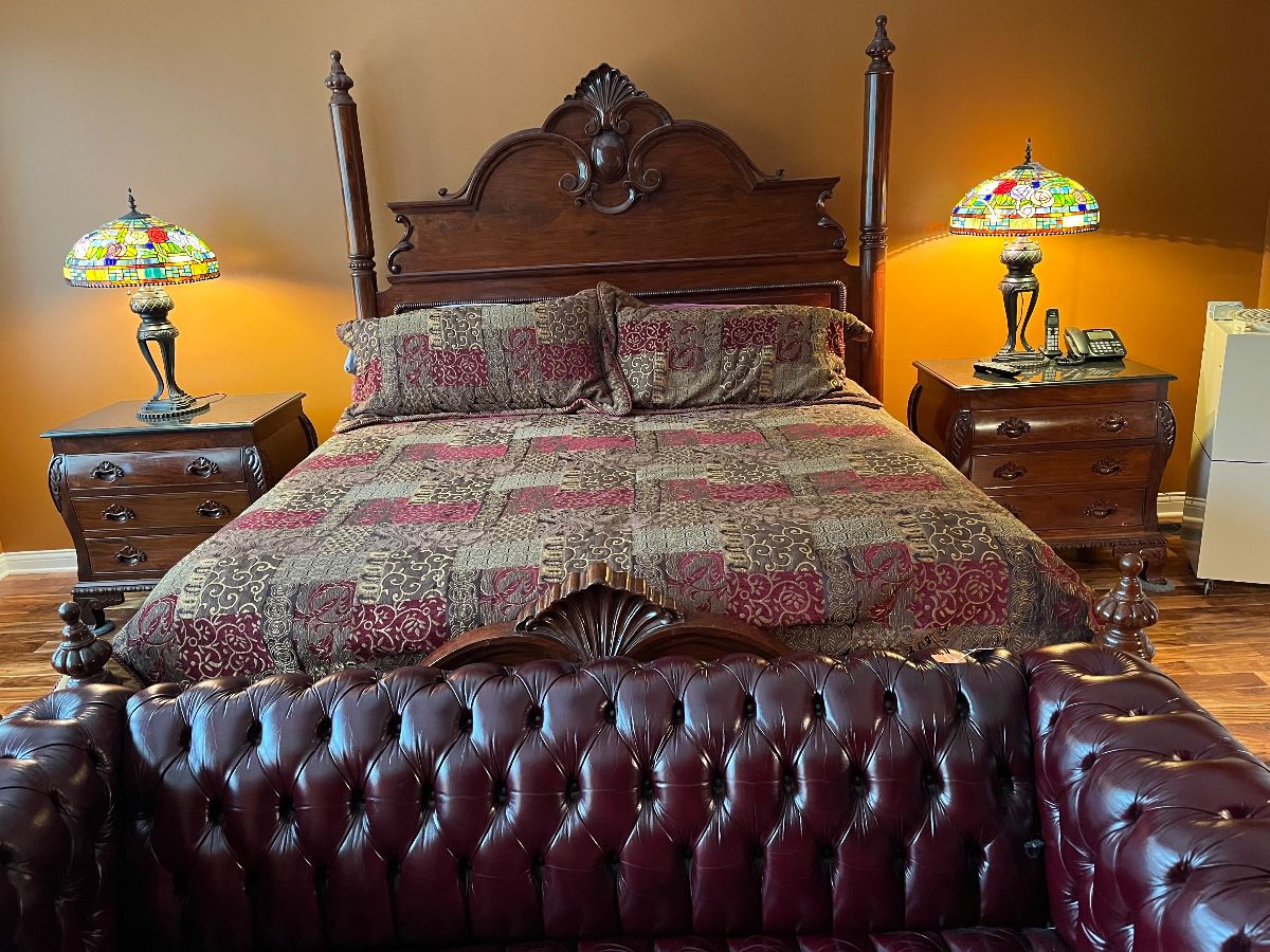 Queen Bed, Chesterton Sofa