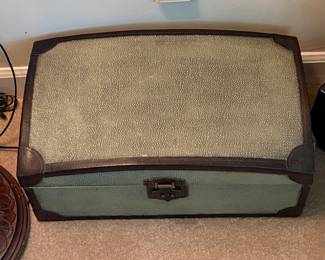 Vintage Train Case / Vanity Case