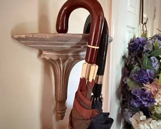 Vintage Wooden Handle Umbrellas with Decorative Shelf